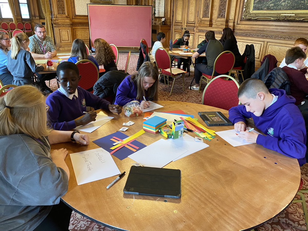 garycondie67's tweet photo. First consultation session with @GlasgowCC Primary schools with @Glasgow_2026 team sharing about their city and what makes their city @OurVoiceGSF @EdISGlasgow @CDavren https://t.co/BQuwBSlbKN