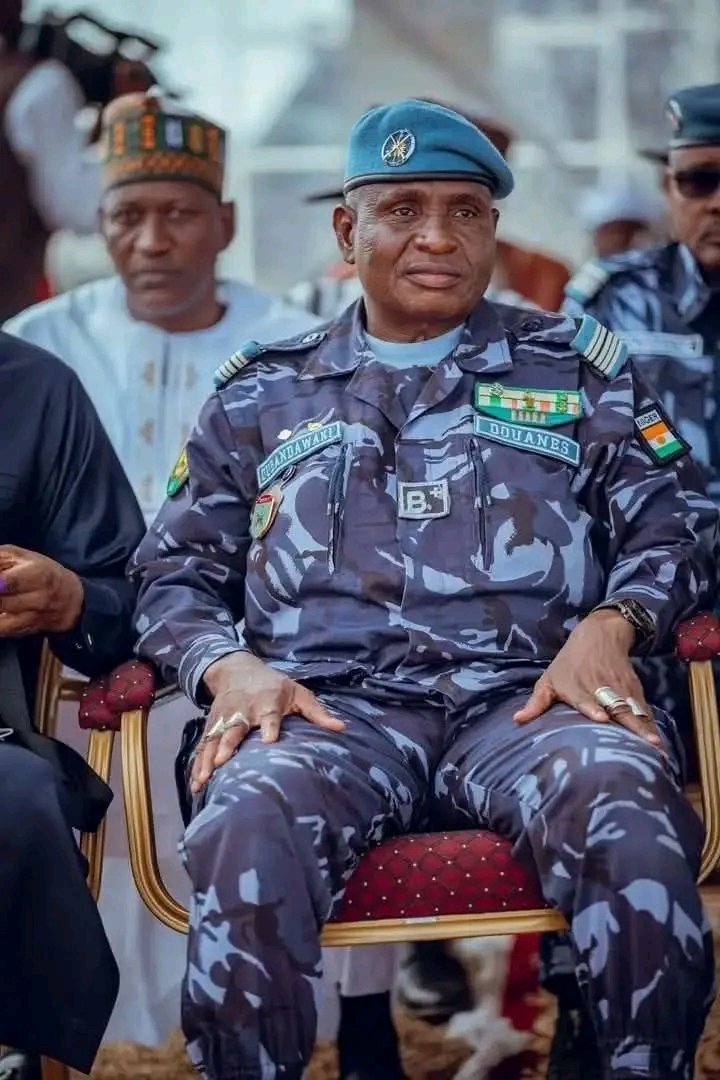 nazirou00227's tweet photo. 🔁 Oubandawaki, épisode 2 : Retour à la Prison
Libérés hier, arrêtés aujourd’hui.
Au Niger, la justice c’est comme une porte tournante : tu sors, tu rentres, selon l’humeur du régime.
Le vrai nom du pays désormais ? La République des Arrestations Recyclables.
#Dictature2.0 https://t.co/s2dtcWsDhZ