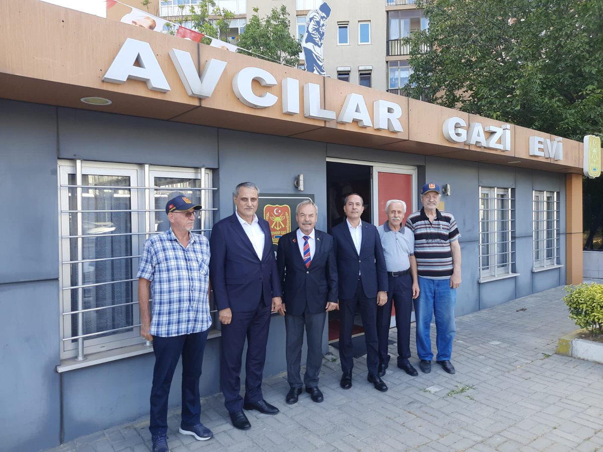 İl Müdürümüz Sn. Bayram Ali Çakıroğlu ile Sn. M. Hakan İlhan, 19 Eylül Gaziler Günü vesilesiyle Türkiye Muharip Gaziler Derneğini ziyaret ettiler.

Vatan uğruna canını ortaya koyan kahraman gazilerimize minnet ve şükranlarımızı sunuyoruz.