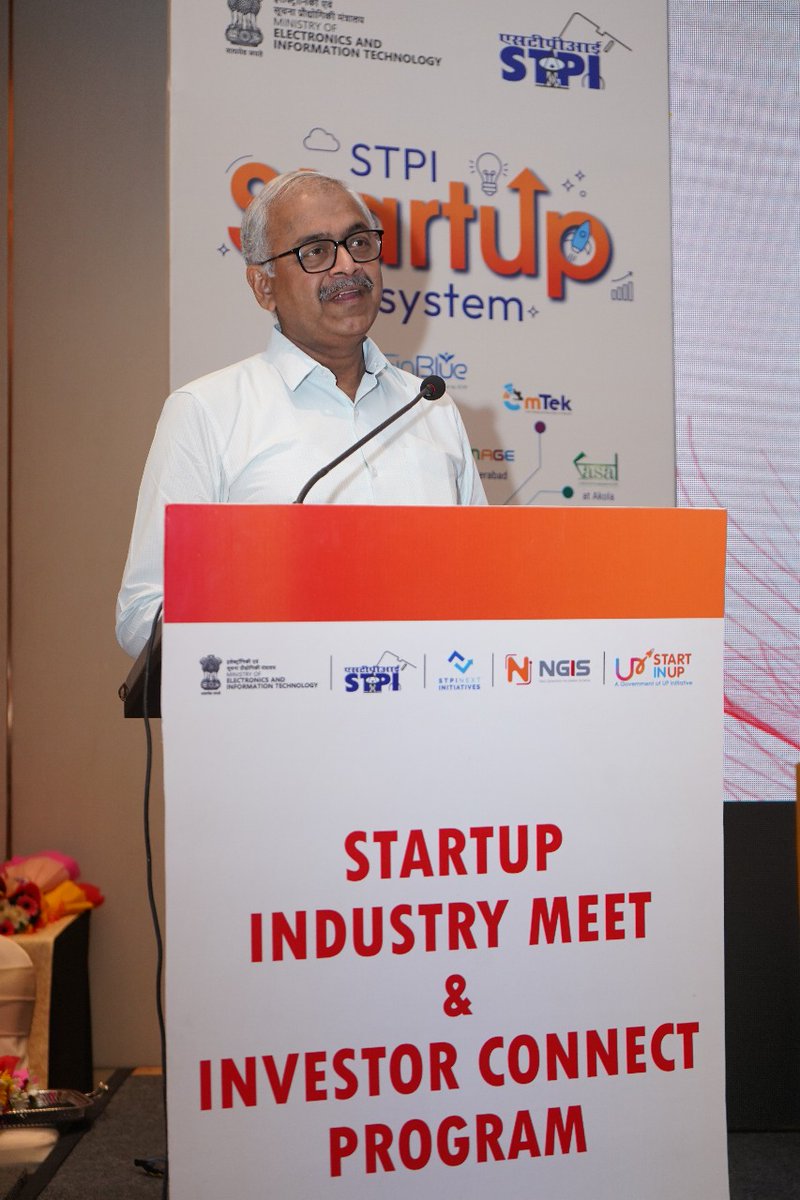 STPILucknow's tweet photo. @GoI_MeitY @stpiindia @arvindtw @guptaa_sanjay @prvdwivedi @STPINoida @MedTechCoE @uplclko Dr. Vineet Kansal, Director, IET Lucknow, highlighted how #academia can drive innovation, nurture young talent &amp; fuel the #startup ecosystem in Uttar Pradesh. 🎓🚀
 #IETLucknow #Innovation #UPStartups https://t.co/SFjoH01JT1