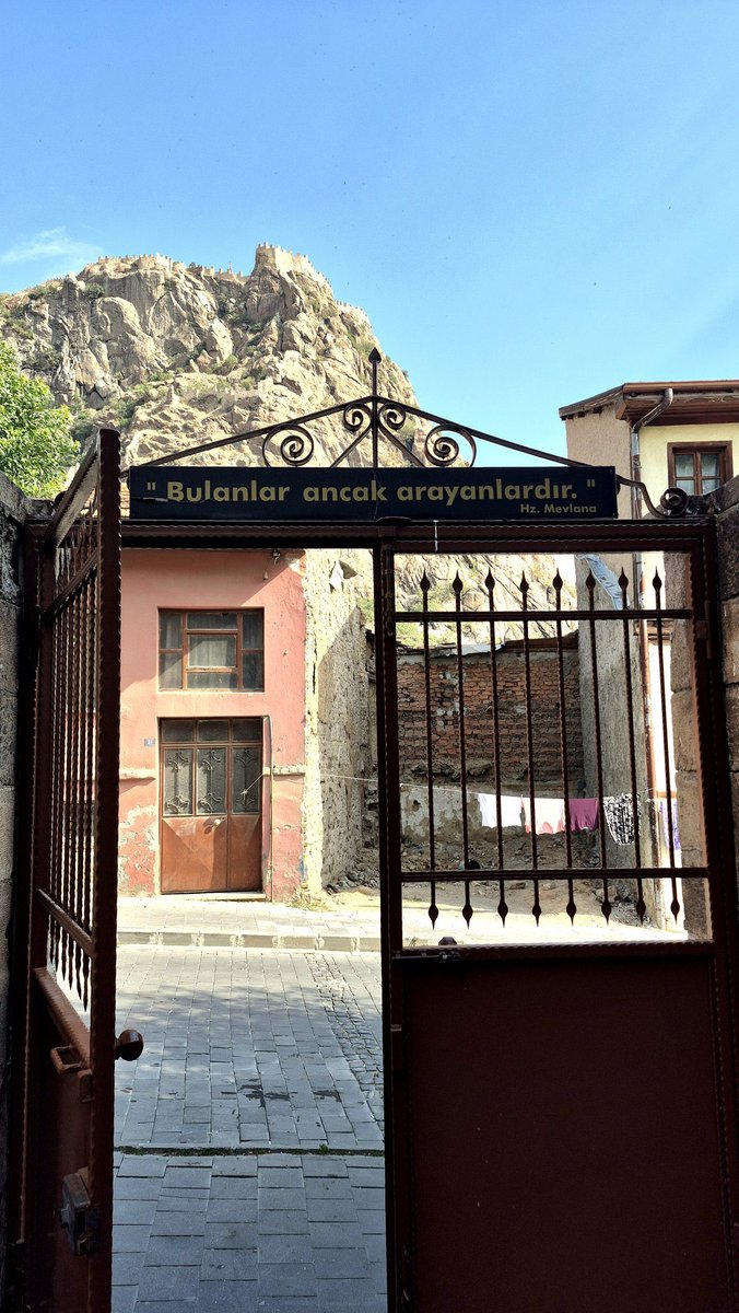 bugün cuma, asla eli boş dönmezsin.