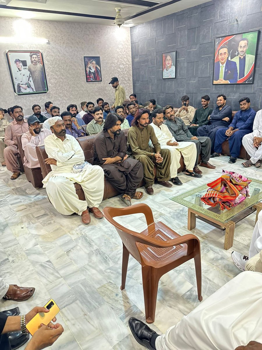 AmjadShoro4's tweet photo. #Hyderabad
Today 19_09_2025
PPP Young Leader 
Mr @bilalshoro376  sb, Meet with Party Workers, Voters &amp; Local Residents and Solved their Problems at #ShoroHousePS60 
@BBhuttoZardari @AseefaBZ https://t.co/2XT4m82RzA