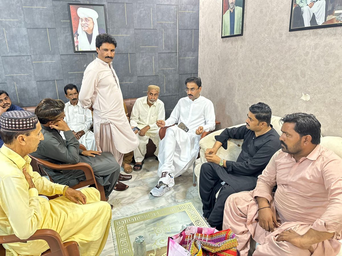 AmjadShoro4's tweet photo. #Hyderabad
Today 19_09_2025
PPP Young Leader 
Mr @bilalshoro376  sb, Meet with Party Workers, Voters &amp; Local Residents and Solved their Problems at #ShoroHousePS60 
@BBhuttoZardari @AseefaBZ https://t.co/2XT4m82RzA