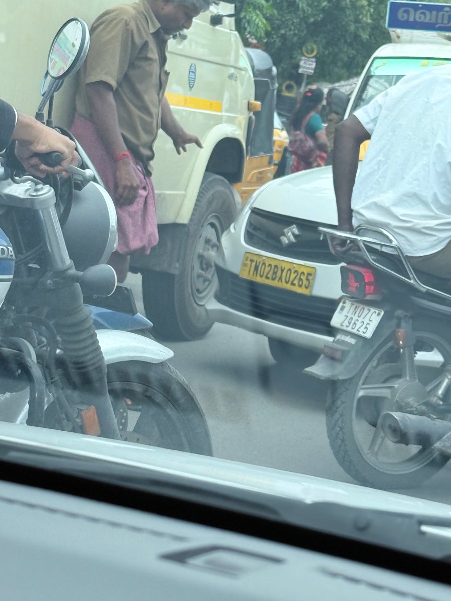 anand238's tweet photo. @ChennaiTraffic  Velachery bridge flyover that connects 100 feet road . The driver immediately takes u turn dangerously and blocked the traffic around 10 AM https://t.co/hSaOkuv5hl