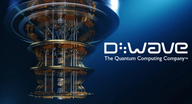 WallStDiaries's tweet photo. $QBTS
QBTS Bir Ayda %47 Değer Kazandı: Ufukta Daha Fazlası Var Mı?
Kuantum hesaplama alanının öncülerinden #DWaveQuantum, son bir aydaki etkileyici yükselişiyle dikkatleri üzerine çekiyor. Şirketin hisseleri, özellikle Mayıs 2025'te piyasaya sürülen yeni nesil Advantage2 sisteminin yarattığı beklentilerle önemli bir ivme kazandı.
Advantage2, önceki nesle göre çok daha gelişmiş özellikler sunuyor. Artırılmış kübit bağlantısı, daha yüksek tutarlılık ve %75'e varan oranda azaltılmış "gürültü" seviyesi sayesinde, karmaşık optimizasyon problemlerini artık çok daha verimli bir şekilde çözebiliyor. Bu teknolojik sıçrama, Ford, GE ve Nikon gibi büyük şirketlerin de aralarında bulunduğu 100'den fazla müşterinin D-Wave'in çözümlerini tercih etmesinde kilit rol oynadı.
Analistler de şirketin geleceği konusunda oldukça pozitif. 10 analistin ortalama fiyat hedefi, hissenin mevcut seviyesinden yaklaşık %11.7'lik bir artış potansiyeli olduğuna işaret ediyor. Güçlü müşteri kazanımları ve teknolojik liderlik, QBTS'in radarımızda kalmasını sağlıyor. 📈
#SP500 #Nasdaq #Dowjones #Borsa #Hisse
