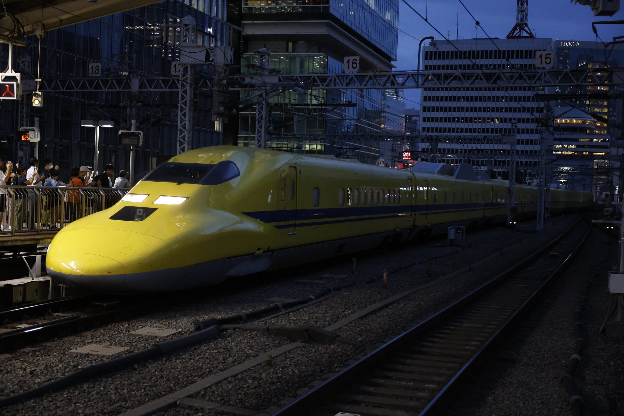 【ドクターイエロー】東京駅タイムトリップクイズラリー 電波時計 東京駅タイムトリップクイズラリー 電波時計 ドクターイエロー】東京駅