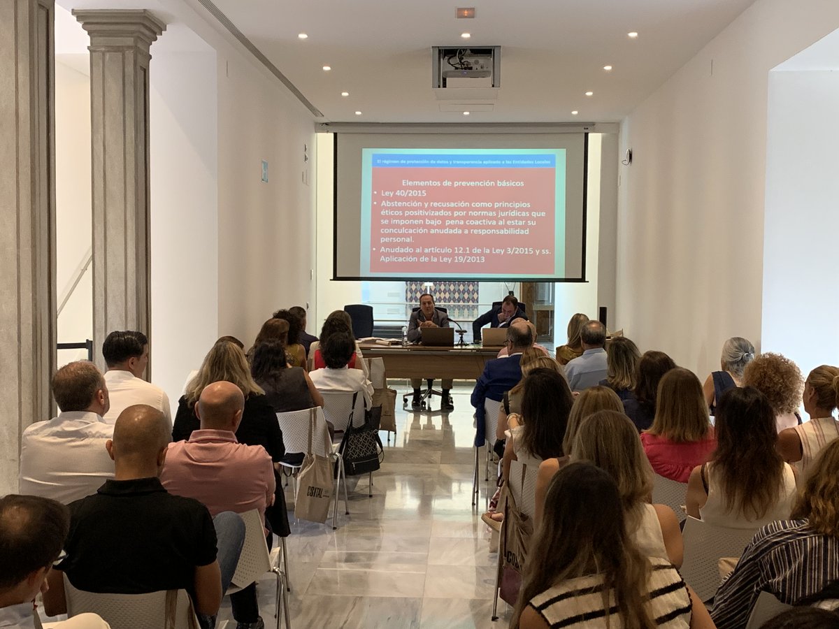 Hoy asistimos a las Jornadas organizadas por <a href="/cositgranada/">COSITAL Granada</a> sobre Régimen de Protección de Datos y Transparencia aplicado a las Entidades Locales.
🙏Gracias por la invitación y enhorabuena a la organización por la realización de esta interesante jornada.
#ProtecciónDeDatos