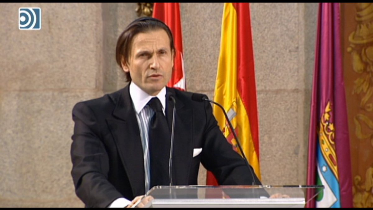 El propietario de la empresa dueña Pegasus tiene intereses inmobiliarios en Madrid. Es el mismo que iba a invertir en Eurovegas. El mismo que financia Malinche de Nacho Cano. El mismo que apadrina a Ayuso. Un sionista llamado David Hatchwell.

Vais atando cabos?