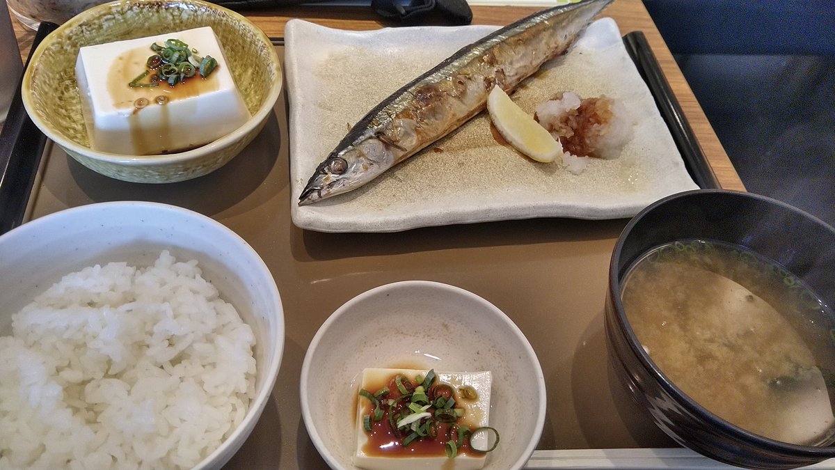 今年初めてサンマ食うわ