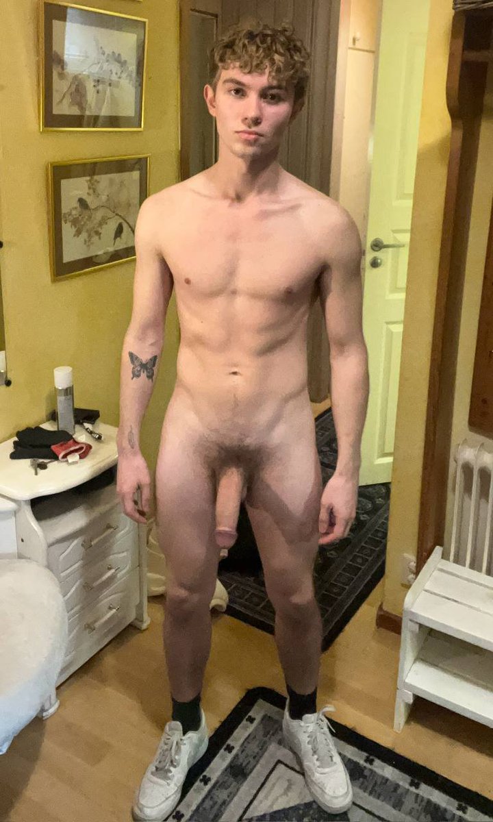 <a href="/gaymerboyjax/">KingJax</a> I would be on my knees in seconds 😈