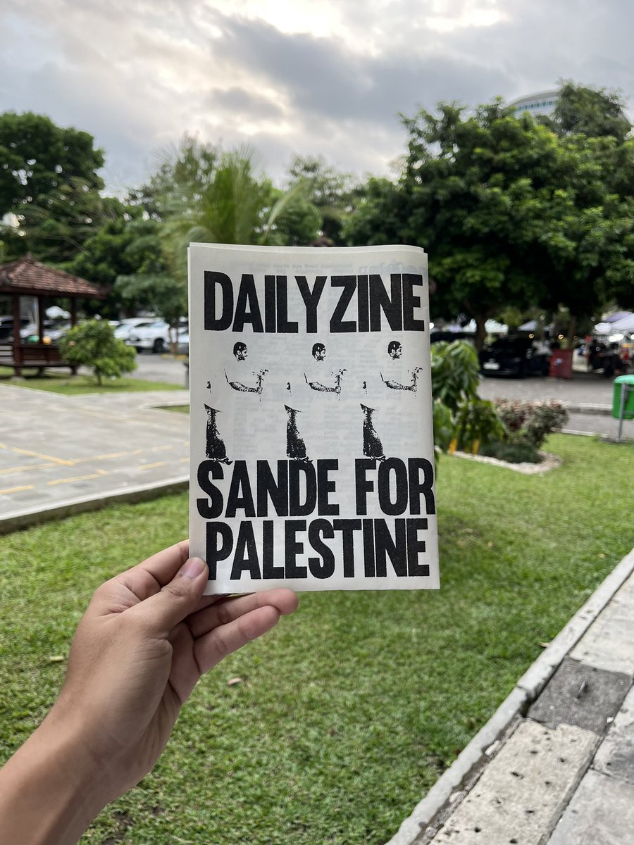 Teman-teman bisa mampir ke booth sande, kami menjual zine dan stiker dengan harga seikhlasnya, seluruh hasil penjualan akan kami donasikan ke wadah penyaluran donasi Palestina 🖤❤️💚
