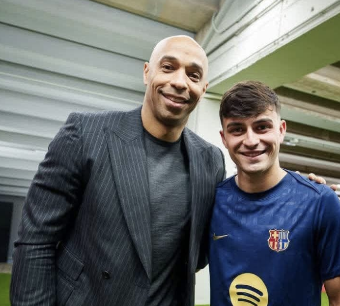 TouchlineX's tweet photo. 🚨🗣️ 𝗡𝗘𝗪: Henry: "Pedri sees the game differently than anyone else." https://t.co/7Muqtyz19S