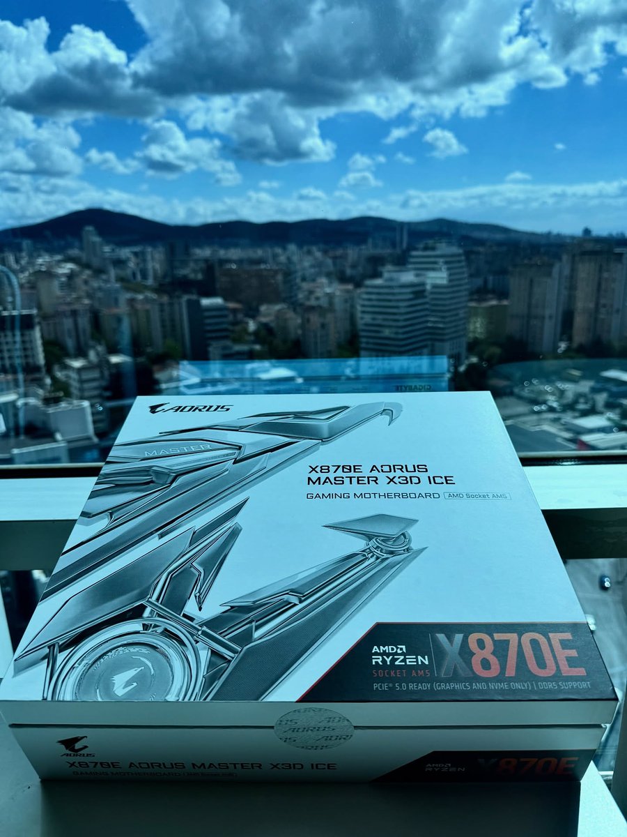 GIGABYTE_DE's tweet image. GIGABYTE AORUS AERO AI TOP POWER 😎

GIGABYTE X870E AORUS MASTER X3D ICE 🧊

Dank an 💘🛠📸🎥💻: @ aorus_turkiye

#GIGABYTE #custompc #pcgaming #aorus #pcmr #graphicscard #pchardware #AMD #X3D #X870E