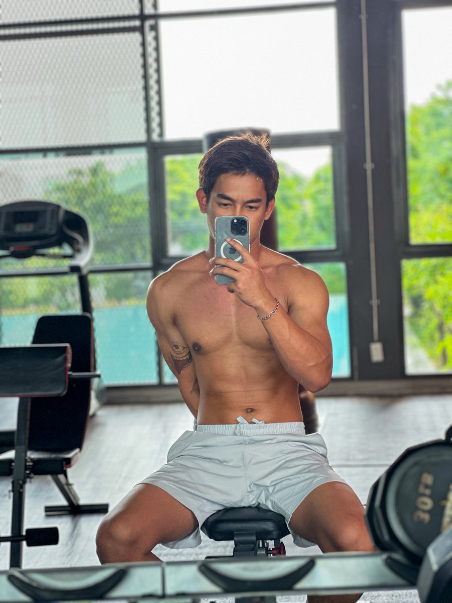 SuperDoD's tweet photo. อยากหุ่นลีน ๆ จะได้มีดีตอนถอด https://t.co/HKt7xzoWa2