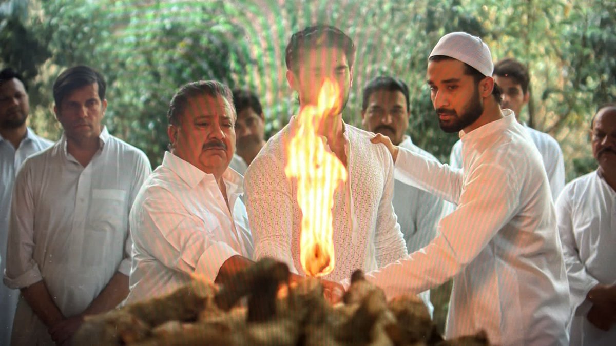 rahulpassi's tweet photo. पापा की मौत वाला दृश्य और flute ने सबको चुप कर दिया ये वो लम्हा था जिसने पूरी सीरीज़ को define कर दिया Shashwat Sachdev 🌌
#Asmaan #FatherLoss #BadsofBollywood https://t.co/rCrnruuXo4