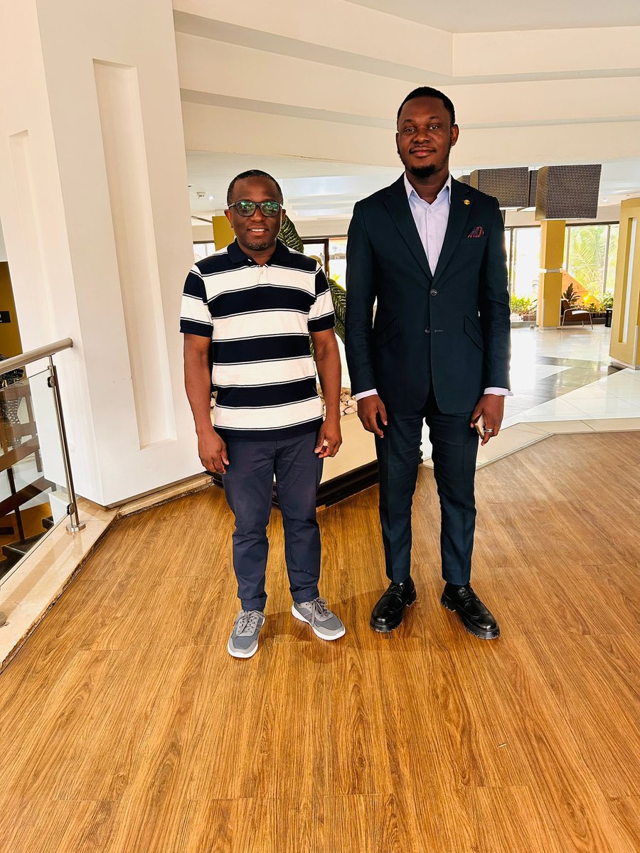 Riggietikazala3's tweet image. #Katanga : très heureux d’avoir rencontré à Lubumbashi, l’un des meilleurs à son domaine @benjimk et un promoteur du Tourisme Africain. 

Dans le cadre de sa noble mission de doter aux écoles la connexion internet gratuite. 

Une initiative louable 👏🏼

#Tourisme #congo #starlink…