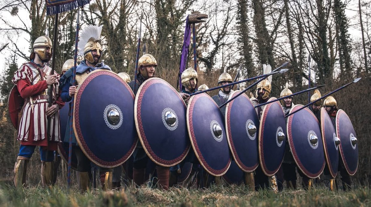 nonregemesse's tweet photo. Look at these amazing late Roman reenactors https://t.co/PGvaZXwz1O