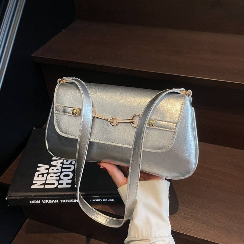 woonubaby's tweet photo. New shoulder bags for sale 😍
Price -15,000
Colors- Black, wine, pink and silver
📍-Lagos 
Please retweet🥺 https://t.co/hsNQ6L5JKe