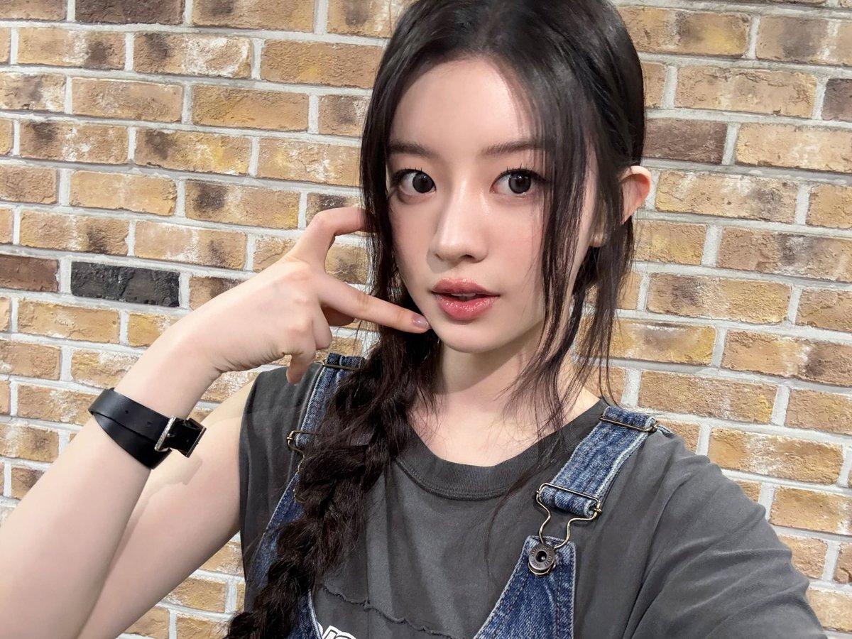 [#DAILY_IT]
너무 보고싶었던 민주 은행장!🐥 💓
오늘도 즐거운 마음으로 뮤뱅 출석 완료 （っ⸝⸝>⤚<⸝⸝)

250919 @ 뮤직뱅크
#ILLIT #아일릿 #MINJU #민주