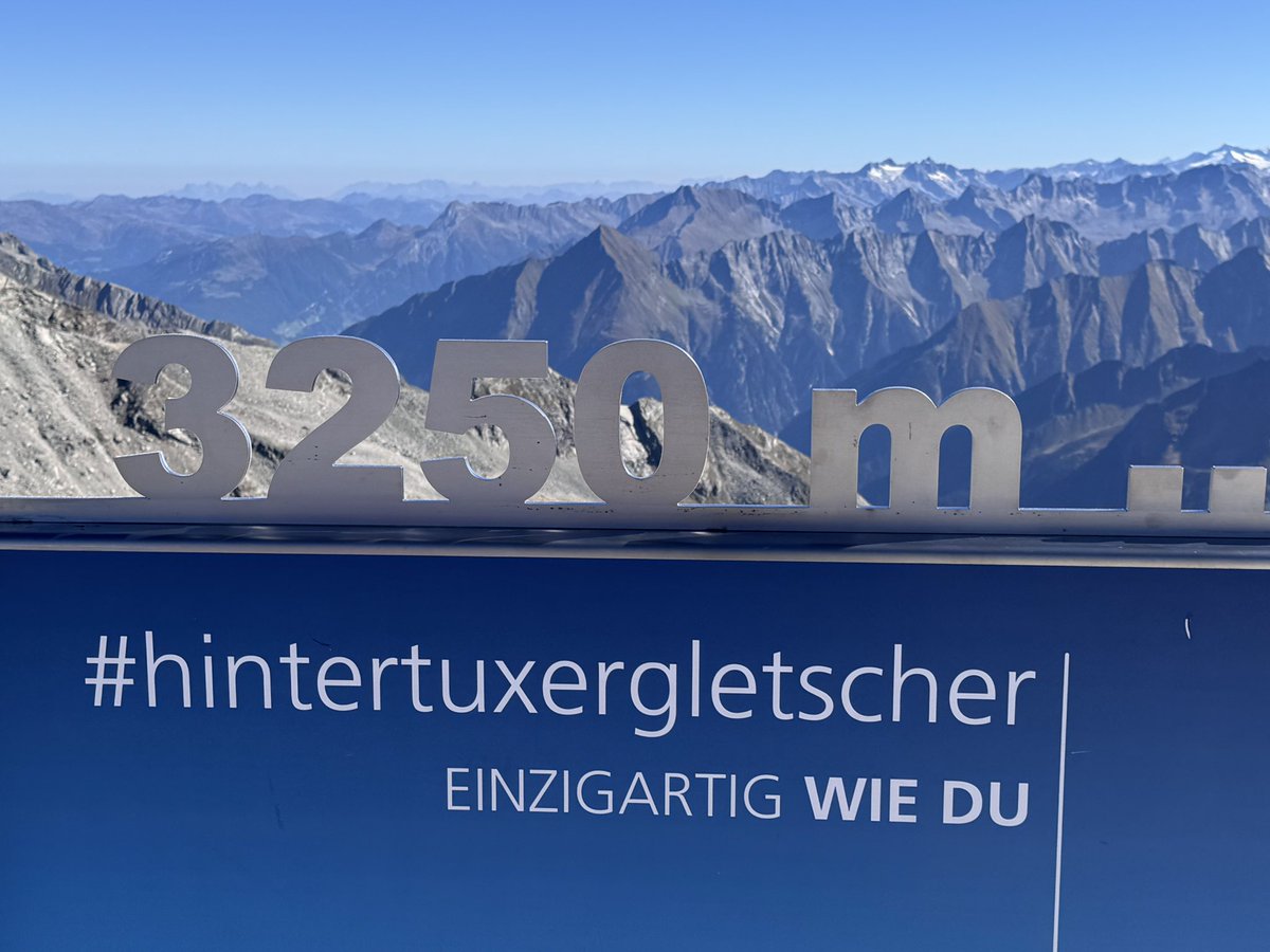 whiskersmouse's tweet image. On top of the world. #hintertuxgletscher