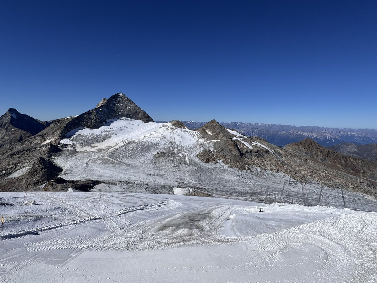 whiskersmouse's tweet image. On top of the world. #hintertuxgletscher