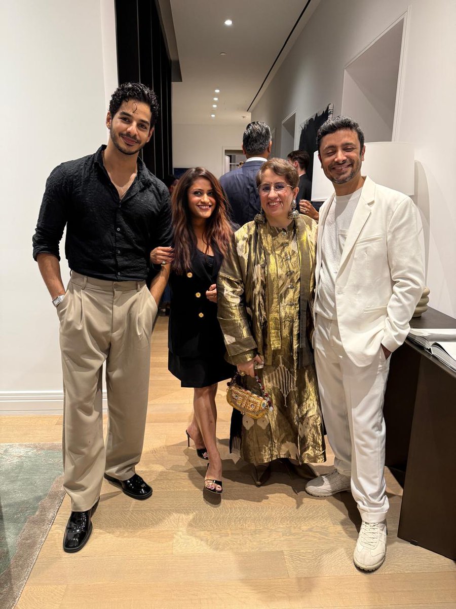 Madhupal112's tweet image. From Emmy’s to Gold Gala to DOIN’ IT in NYC ✨ #RohiniIyer is everywhere the world celebrates power, talent &amp;amp; culture. This time, she also added #PrabalGurung’s iconic SS26 show to her calendar.