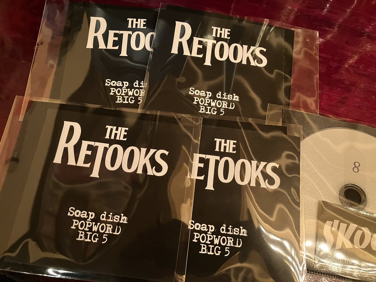 SKOOTER

9/20 下北沢CLUB Que
ライブ会場限定販売音源（ステッカー付）
「THE RETOOKS 8」
3曲収録　1000円

※当日はその他の音源も販売致します