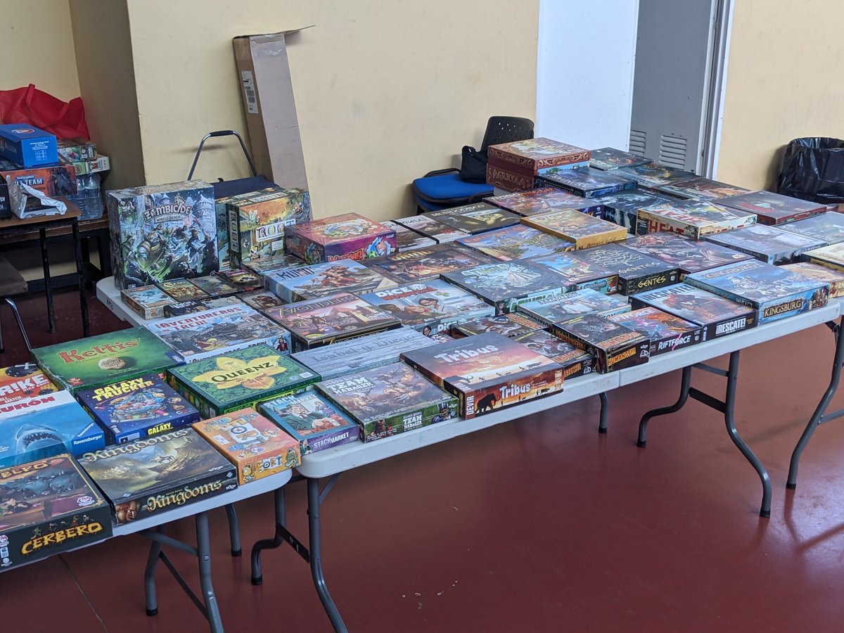 JornadasTIRWAL's tweet image. ¡Ludoteca montada, y puertas abiertas!

Empieza el Torneo de Magic, este año con 20 contendientes.