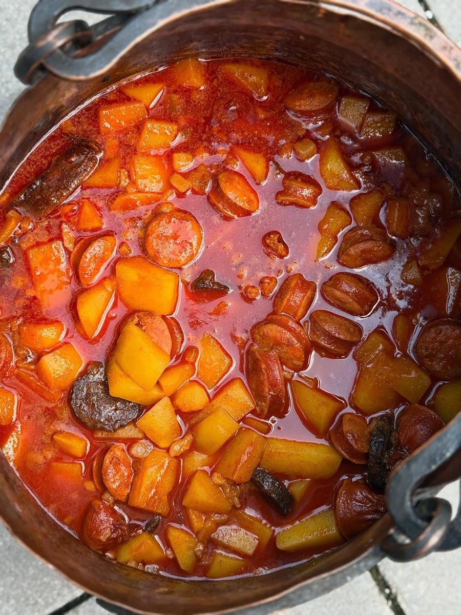 Guess what? We've been pronouncing #Goulash wrong all this time. #Foodie tour guide Gabor Banfalvi corrects me and tells me about #Budapest delicious food!
radiomisfits.com/ded355/
#FoodieFriday #travel #CulinaryAdventure #foodiepodcast #travelpodcast #hungary #hungarianfood