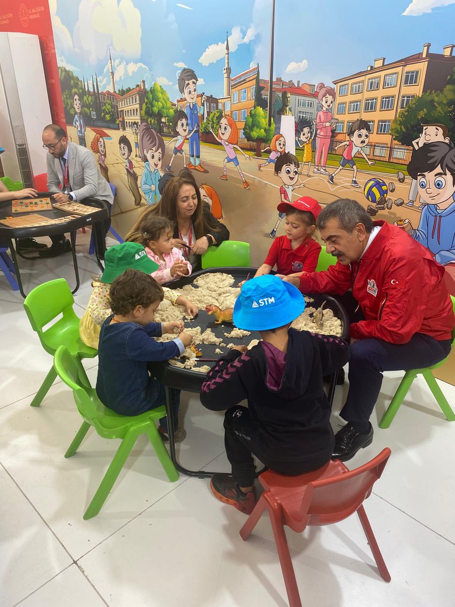 İstanbul İl MEM Temel Eğitim Şubesi (@imemtemelegitim) on Twitter photo Bakanımız Sayın Yusuf Tekin Teknofest stantlarımızı ziyaret etti. <a href="/tcmeb/">Millî Eğitim Bakanlığı</a> <a href="/Yusuf__Tekin/">Yusuf Tekin</a> <a href="/istanbulilmem/">İstanbul İl Millî Eğitim Müdürlüğü</a> <a href="/MucahitYentur/">Murat Mücahit Yentür</a> Bakanımız Sayın Yusuf Tekin Teknofest stantlarımızı ziyaret etti. <a href="/tcmeb/">Millî Eğitim Bakanlığı</a> <a href="/Yusuf__Tekin/">Yusuf Tekin</a> <a href="/istanbulilmem/">İstanbul İl Millî Eğitim Müdürlüğü</a> <a href="/MucahitYentur/">Murat Mücahit Yentür</a>