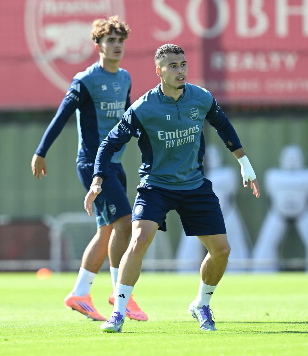 MARTINELLI GOT THE BANDAGE AGAIN!😭❤️
ALERT THE TOWN ELDERS!!