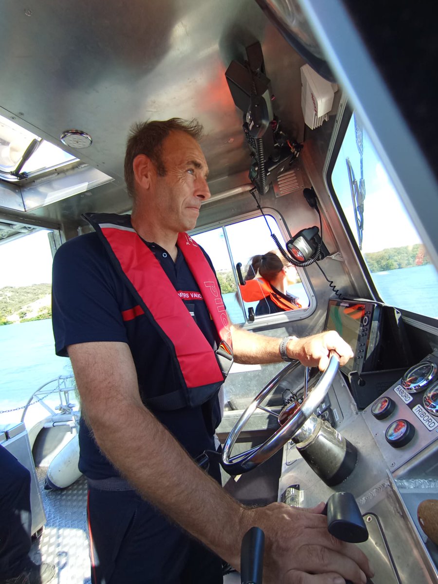 #formation cette après-midi pour les #pompiers84 de la chaîne de commandement de la compagnie Haut Vaucluse.
Thématique abordée = le risque fluvial avec les contraintes du milieu, et ses moyens spécialisés, Bateau Polyvalent de Secours Léger d'Orange et le #BPS d'Avignon