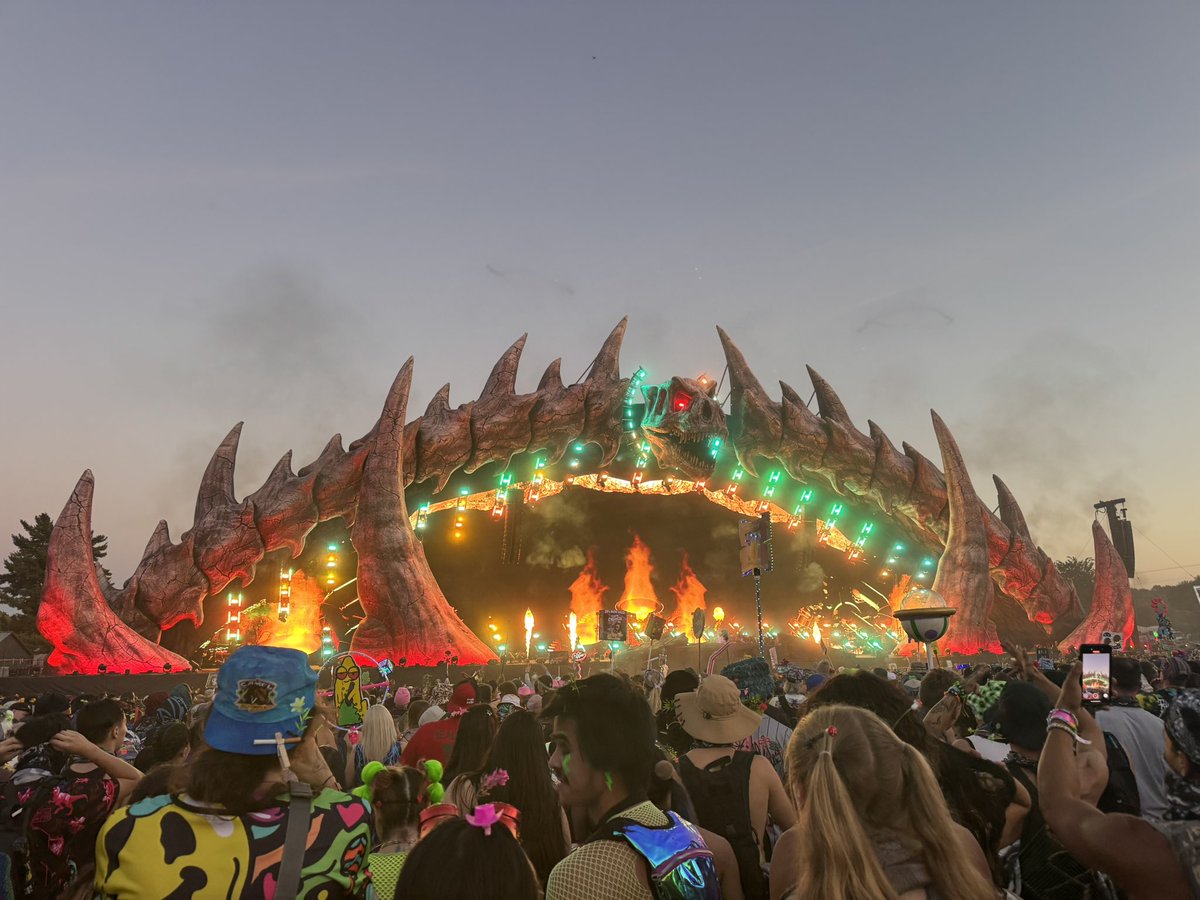 ᥴꫝ𝕣ⅈડ𝕥ⅈꫀ🦖 tweet media