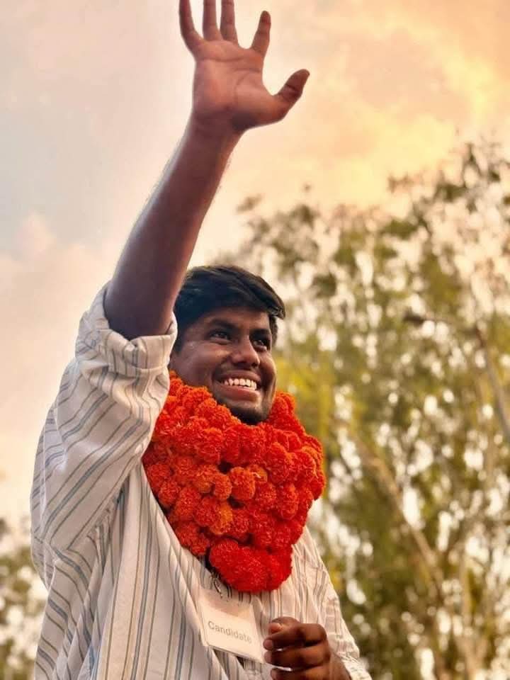 जैसलमेर राजघराने के राजदरबारी आलमखाना (संगीत घराना) परिवार के प्रतिभाशाली युवा श्री शाहनवाज खान ने दिल्ली विश्वविद्यालय के स्वामी श्रद्धानंद कॉलेज छात्रसंघ चुनाव में सेंट्रल काउंसलर पद पर निर्दलीय प्रत्याशी के रूप में विजय प्राप्त की है। उन्हें इस विजयश्री की हार्दिक बधाई एवं