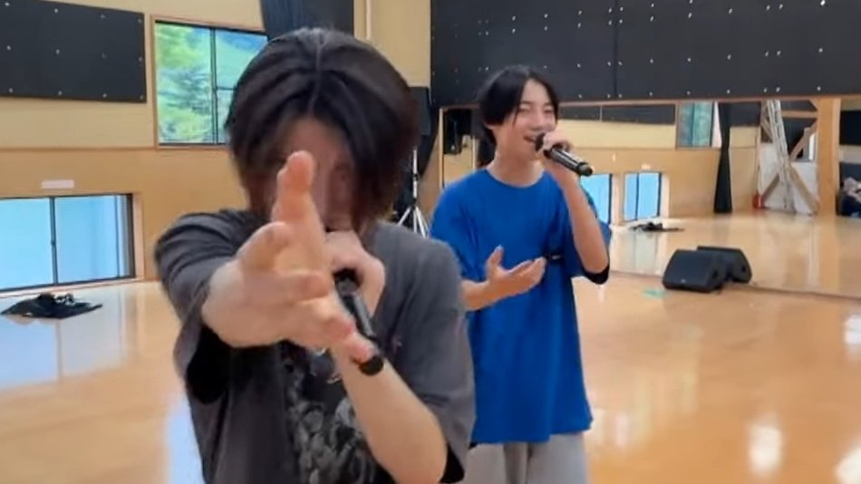 dSvTPkFC7777039's tweet image. いつの間にかAOIとKEITOがすごく仲良くなっていて
微笑ましい☺️🎵 1歳差の可愛い兄弟ケミだね🫂
 #THELASTPIEACE  #ラスピ  #AOI  #KEITO  #BMSGTRAINEE