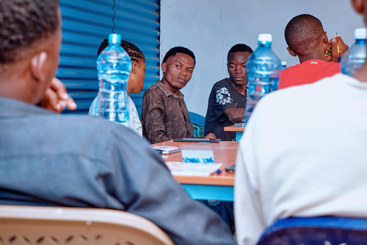 PicturesJi74700's tweet photo. 🚀 Wrapped up our 3-day Self-Branding &amp; Marketing Training with the amazing @MkenyaShira ! 💡 Gained skills to sell our ideas &amp; grow bigger opportunities. 💼✨

📸@ModePhotography
#SelfBranding #Marketing #CreativeGrowth https://t.co/B3v6VAjNht