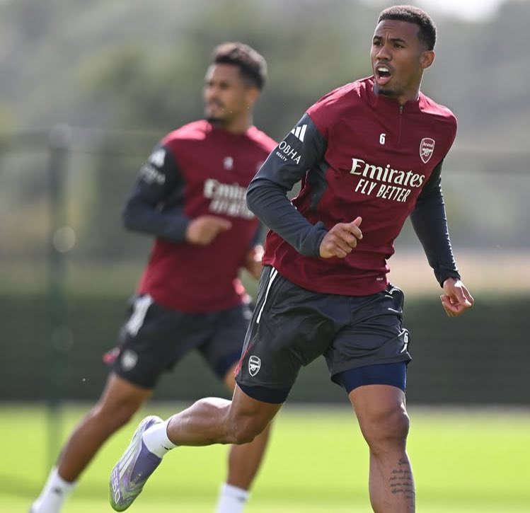 🚨🆕 𝗣𝗘𝗣 𝗚𝗨𝗔𝗥𝗗𝗜𝗢𝗟𝗔 𝗦𝗨𝗥 𝗔𝗥𝗦𝗘𝗡𝗔𝗟 :

"Pour moi, c’est l’équipe la plus solide d’Europe. Défensivement, ils ne commettent pas d’erreurs, c’est incroyable. 

Devant, ils ont de la vitesse, et sur coups de pied arrêtés, avec Nico Jover, ils sont toujours