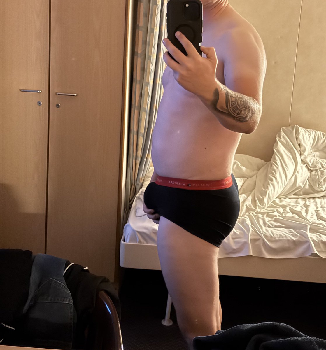 Trucker9748's tweet photo. Which do you prefer? In boxers or out?😈😈🍆🍆 #uncut #englishcock #horny #underwear #Ass #Hardcock https://t.co/Ry9D1LqhO0