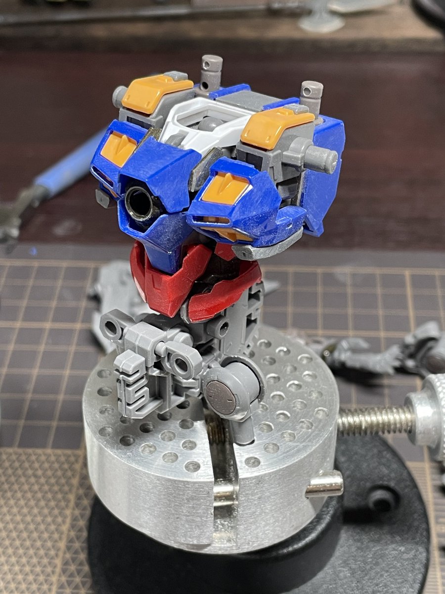 HiRM ウイングガンダムEW 制作中
いきなりの熱い洗礼を浴びましたが、
軽く整面処理とパーツクリアランスを取りながら進めています。
今日はここまで。