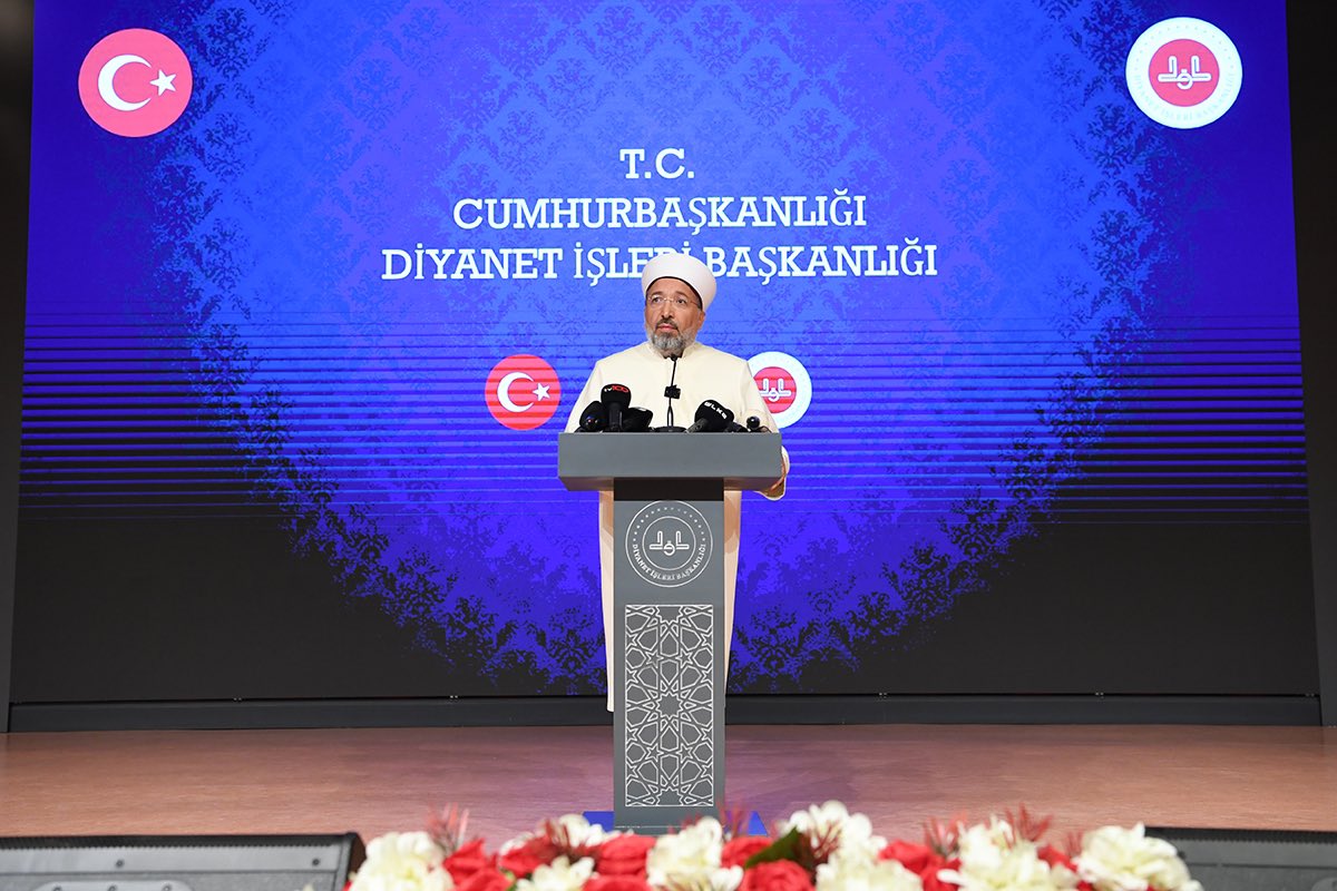 ilmi_notlar's tweet photo. Diyanet İşleri Başkanlığı gibi ulvi bir emaneti şahsıma tevdi eden Cumhurbaşkanımız Sayın Recep Tayyip Erdoğan’a şükranlarımı arz ediyor; Kıymetli Başkanımız Prof. Dr. Ali Erbaş ve bugüne kadar gayretleriyle teşkilatımıza emek vermiş olan kıymetli büyüklerimize teşekkür ediyorum. https://t.co/6eY68rt9GQ