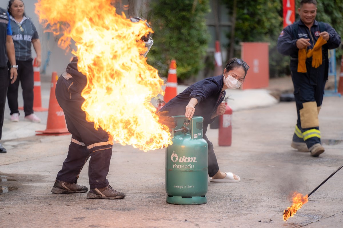 mbakku's tweet image. วันนี้ที่ MBA KKU เราอัปสกิลทีมด้วย Disaster Risk Management + Business Continuity: มาตรฐาน SH&amp;amp;E, ICS และ Tabletop Exercise ครบ 🔒
สร้างวัฒนธรรมความปลอดภัยให้แข็งแรงต่อเนื่อง 💪
#MBAKKU #BCM #EmergencyReady #CampusSafety