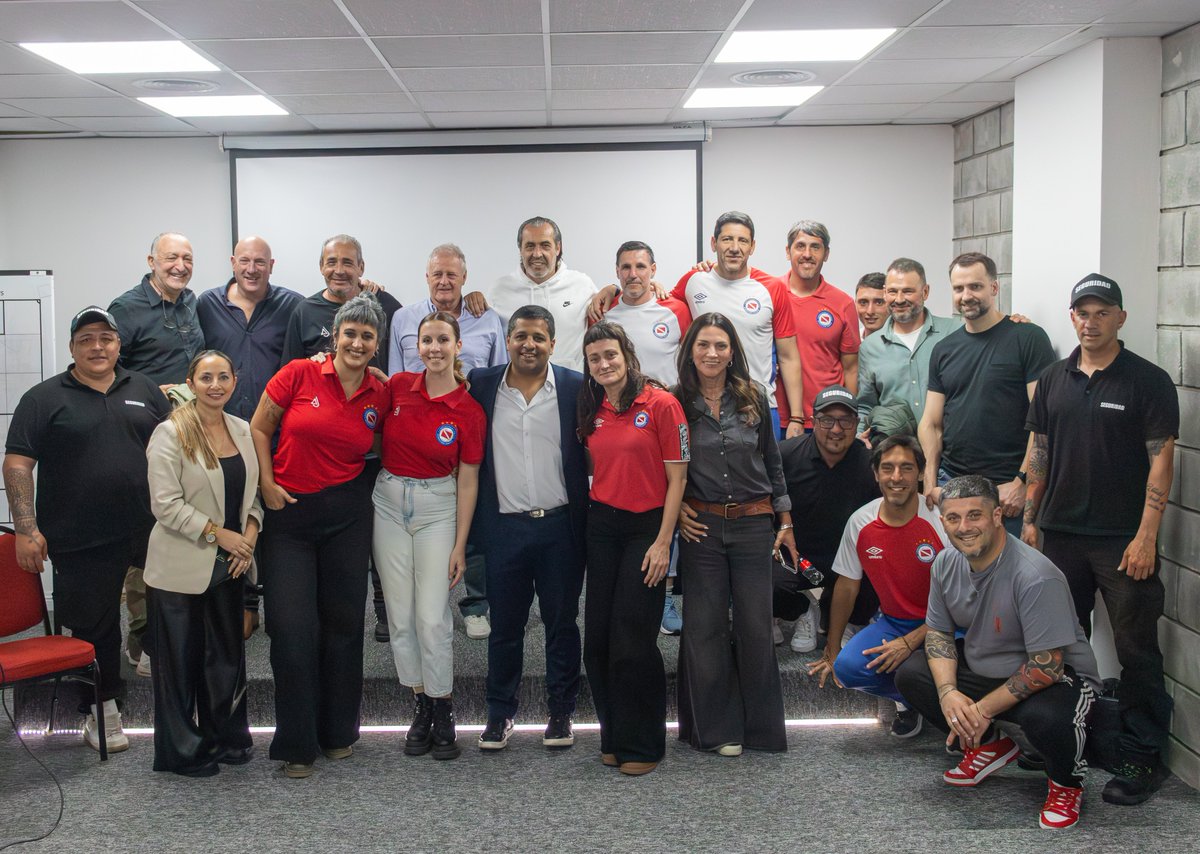 #AAAJ ✅ Nuevo programa de formación integral 

#ElSemilleroDelMundo 🌎 presentó un plan para brindarles a sus jugadores y jugadoras la posibilidad de acceder a experiencias laborales rentadas.

📲 Más información: argentinosjuniors.com.ar/noticias/infer…
