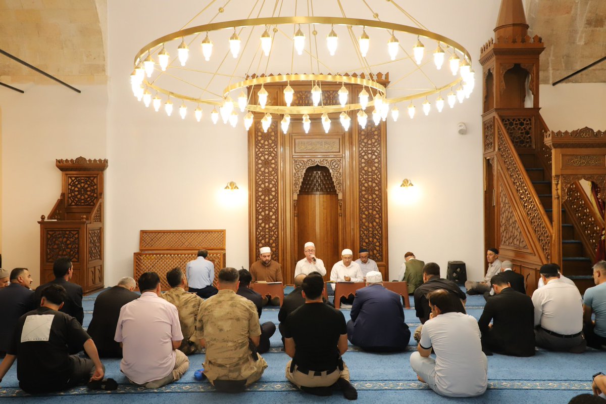 Kaymakamımız Ahmet Vezir BAYCAR, 19 Eylül Gaziler Günü Anma Programı etkinlikleri kapsamında Cizre Ulu Camii’nde düzenlenen Mevlid-i Şerif programına katıldı.
Bu vesileyle aziz şehitlerimizi ve ebediyete irtihal eden kahraman gazilerimizi rahmet, minnet ve şükranla yad ediyoruz.