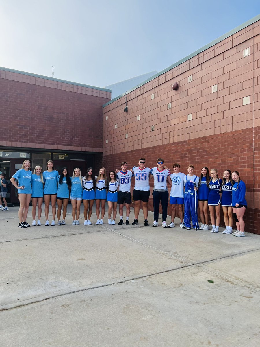 matthewkrohne's tweet photo. We ๐ having @LHSJAYS Volleyball, Sapphires, Football, Crazies, Spirit Leader, Softball, and Cheer students greet our Sharks this morning #lssharks #ShareTheGoodLPS https://t.co/7h8dDw0Iha
