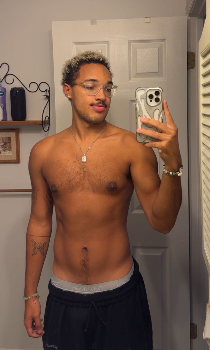 l20something's tweet image. morning skinny and bed head combo 🫱🏼‍🫲🏾