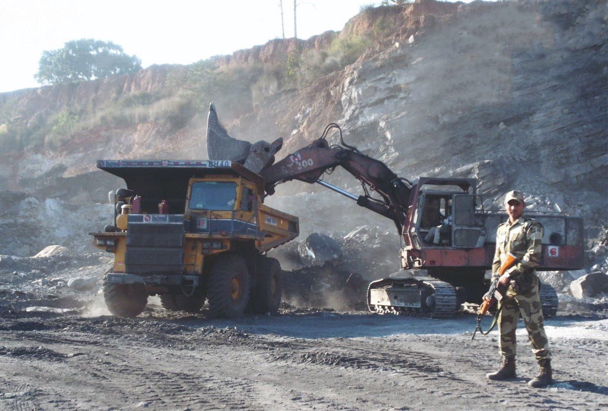 CISFSouth's tweet image. *CISF: Guarding Resources, Powering Progress!* 
In India&apos;s remotest &amp;amp; toughest coalfields, CISF personnel bravely secure the nation&apos;s energy lifelines 24x7, battling harsh conditions &amp;amp; threats. 

#CISF #ShieldOfSecurity #EnergySecurity #NationBuilders #SecureMines 
@CISFHQrs