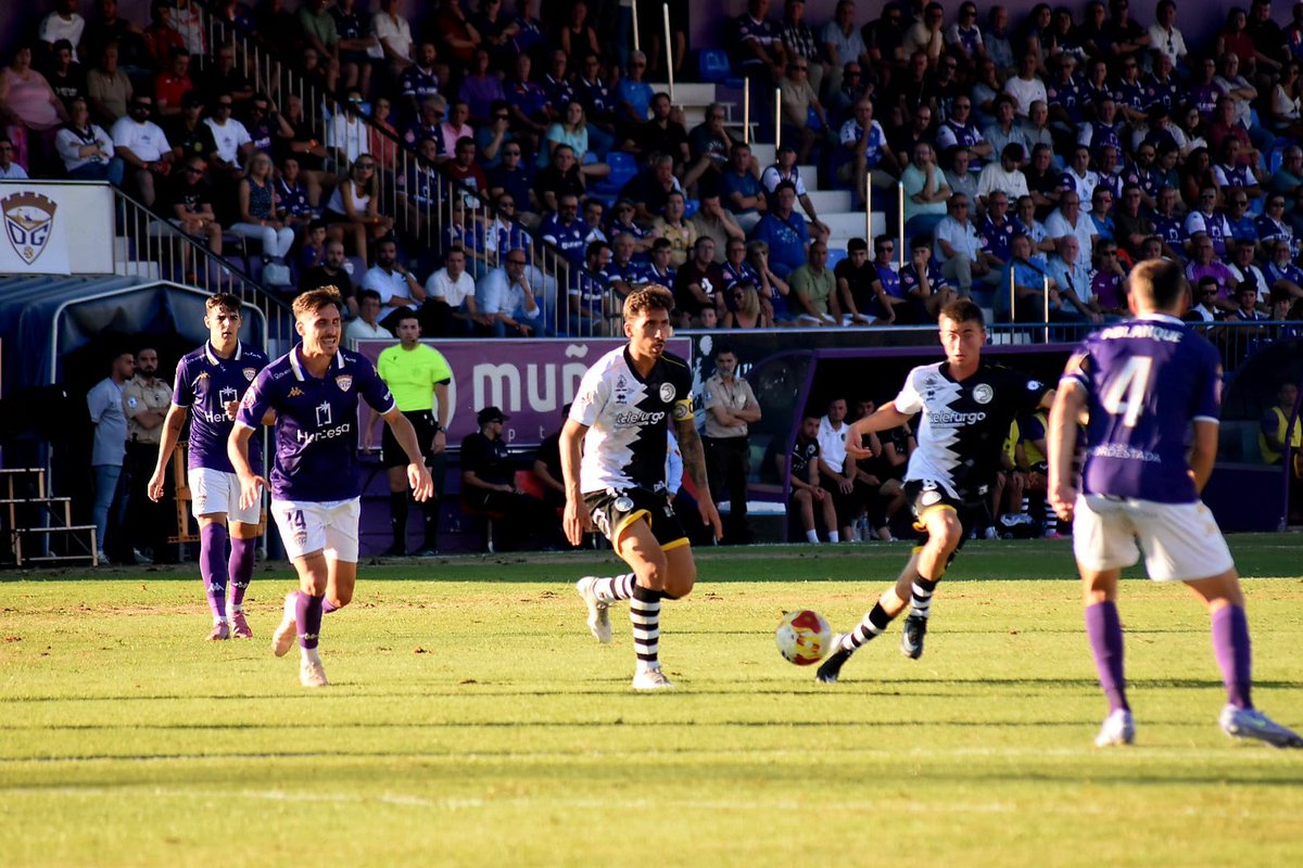 🎧SER Deportivos

✏️LA OPINIÓN de <a href="/ChamorroDC/">Dani Chamorro</a> y <a href="/UnionistasCF/">Unionistas de Salamanca CF</a>:

👉"Lo que queda es intentar ser una familia, crecer y ayudarse. Eso no se debe perder y nos equivocamos yendo más allá porque jamás debe perder el club esa identidad"

⏯️cadenaser.com/audio/ser_aso_…