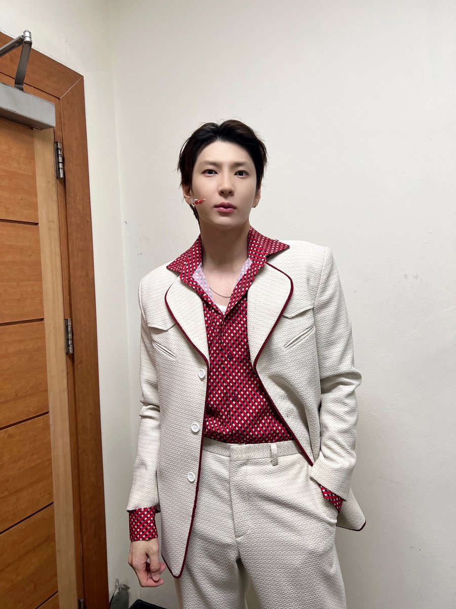 [📸PHOTO]

𝗠𝗨𝗦𝗜𝗖𝗔𝗟 𝗠𝗘𝗠𝗣𝗛𝗜𝗦
택휴이 서울 마지막 공연🎙️

우리에겐 언제나 
온리원 넘버원인 택휴이✨

#정택운 #JUNGTAEKWOON
#레오 #LEO
#뮤지컬 #멤피스 #휴이 #택휴이