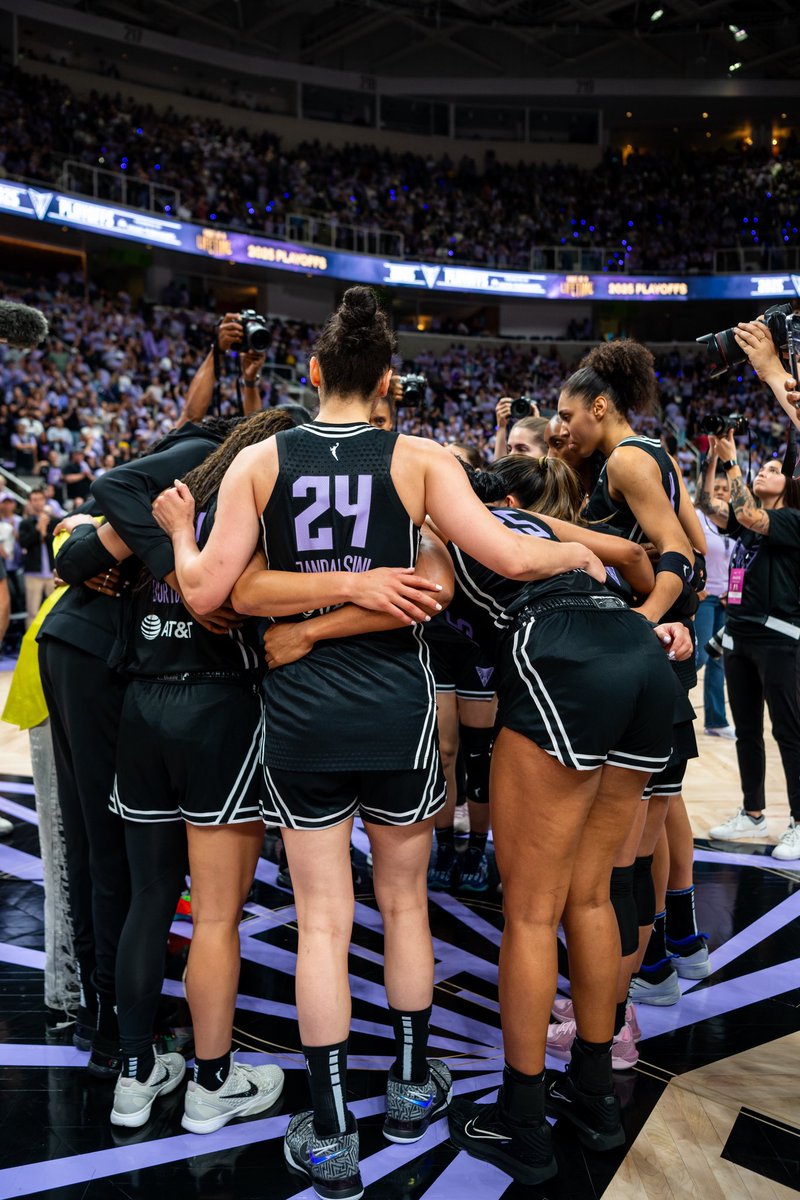 thank you <a href="/valkyries/">Golden State Valkyries</a> for the opportunity and for believing in us on this first year journey!
first of a lifetime for the Bay and surely one i will always remember.

Ballhalla is the craziest and loudest environment i have ever played in!
what a season. it was so much fun! 💜