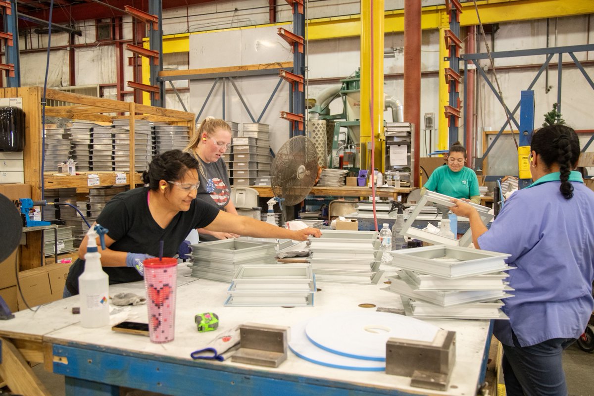 IncWintech's tweet image. 👷‍♂️ Today we celebrate National Tradesmen Day!👷‍♀️

We would like to say thank you to all the tradesmen and women in the shop who keep production moving and ensure our quality every day. Your hard work makes it all possible.  🛠️

#WinTech #NationalTradesmenDay #MadeInUSA